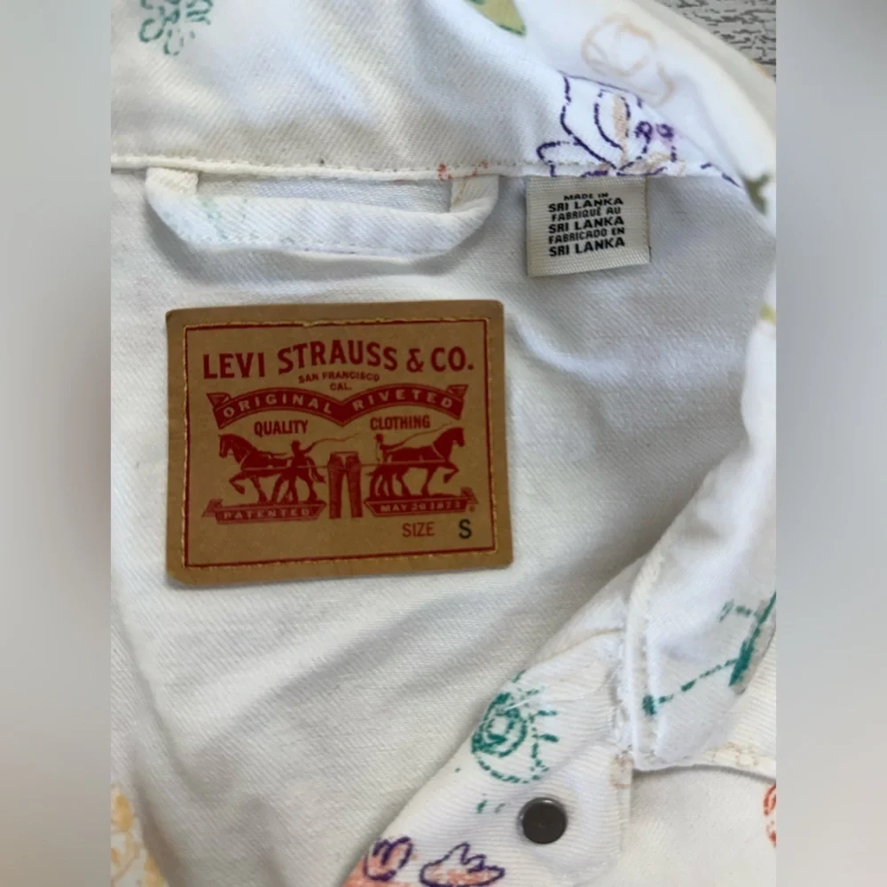 Levi's White Trucker Denim Jean Jacket All Over Print Floral size small